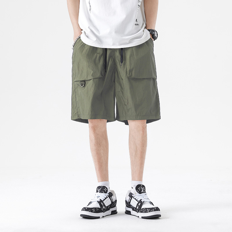 Street Fashion Trend 2025 - Men's shorts 2025 summer trend simple